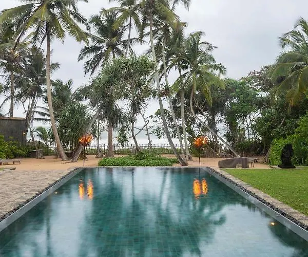 Villa Saffron Hikkaduwa